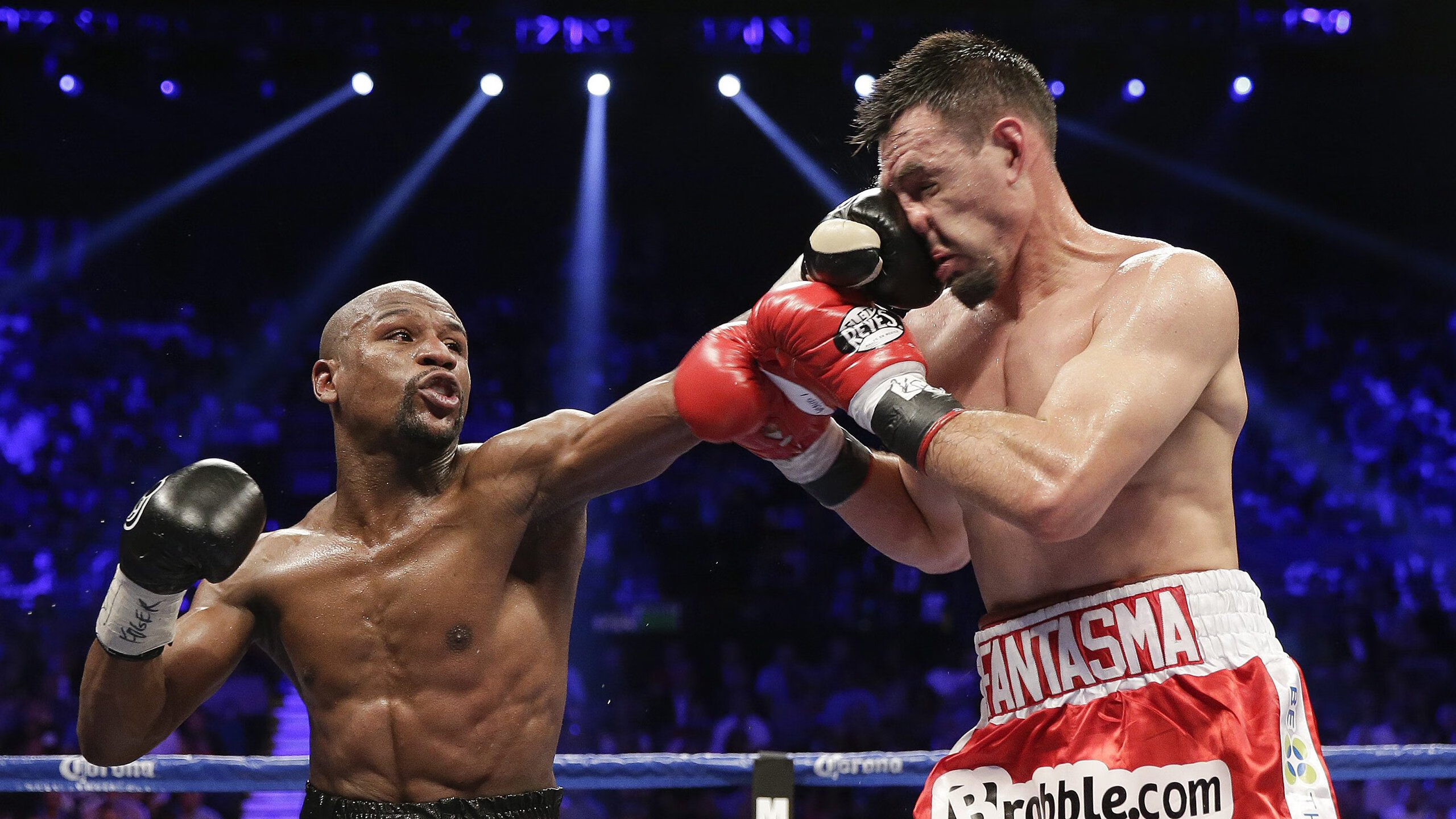 梅西首秀即助攻，巴黎豪夺连胜，梅西首秀引全场躁动 巴黎4连胜登顶